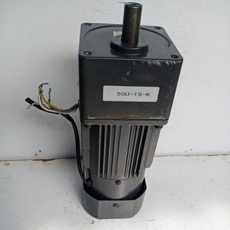 dinamo gearbox ac 1phase.  220 volt.   60 wat.   98 rpm.   ratio 1:15.    brake/rem