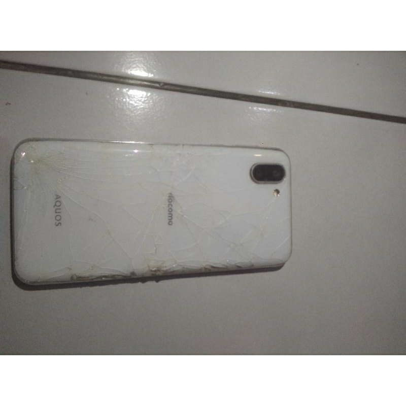 sharp aquos r3 6/128 minus