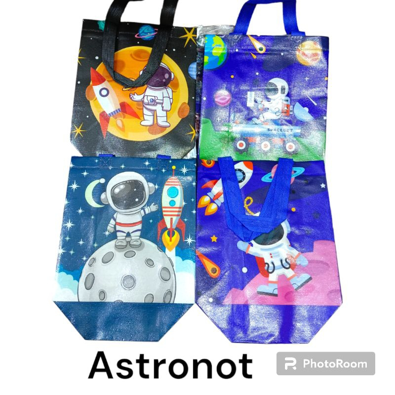 

TAS GOODIE BAG MOTIF SANRIO CINNAMOROL MELODY KUROMI /Tas Souvenir Ulang Tahun Anak karakter / tas Goodie Bag / Tas Ultah F78