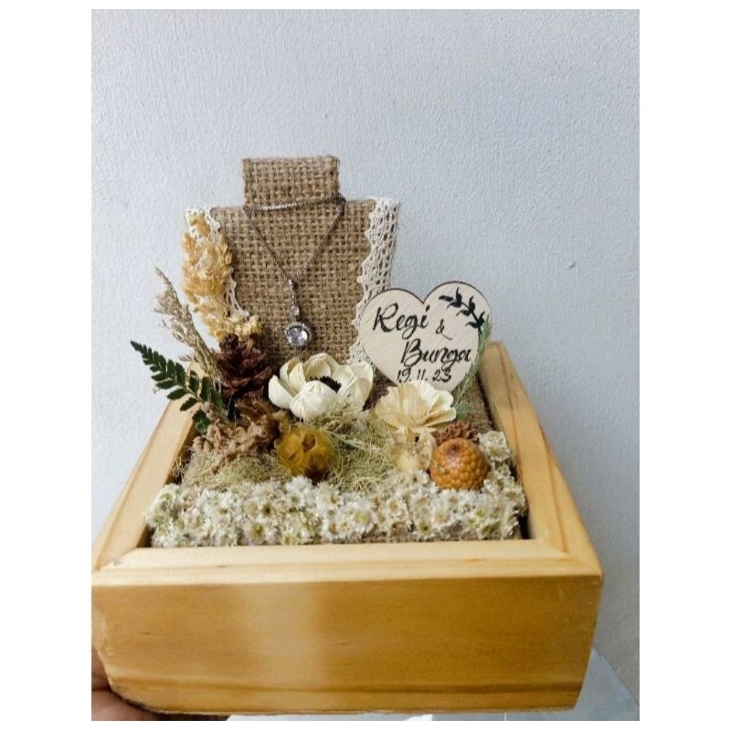 Tempat kalung seserahan rustic/ tempat seserahan bunga rustic