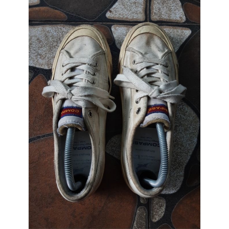 Sepatu Compass Retrograde Cream Second