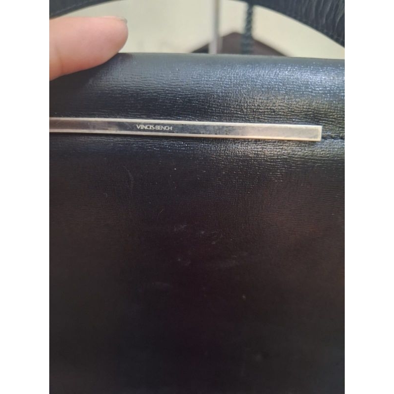 Tas branded Vincis bench
Uk 31 x 13 x 24
Limited edition
Bonus  dompet kunci mobil
Merek bally