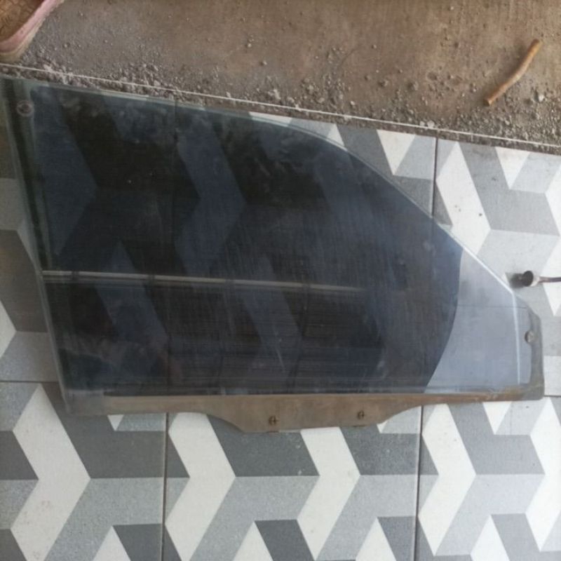 kaca pintu supir mazda 626 capella Hatchback