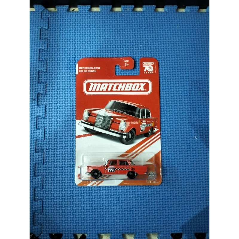 matchbox 62 Mercedes Benz 220 se sedan red edition