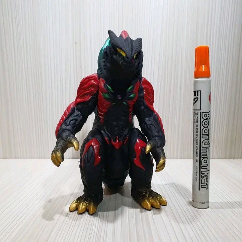 mainan vinyl figurekaiju ultraman monster ark belial ultraman zero tinggi sekitar 8 inch
bahan vinyl