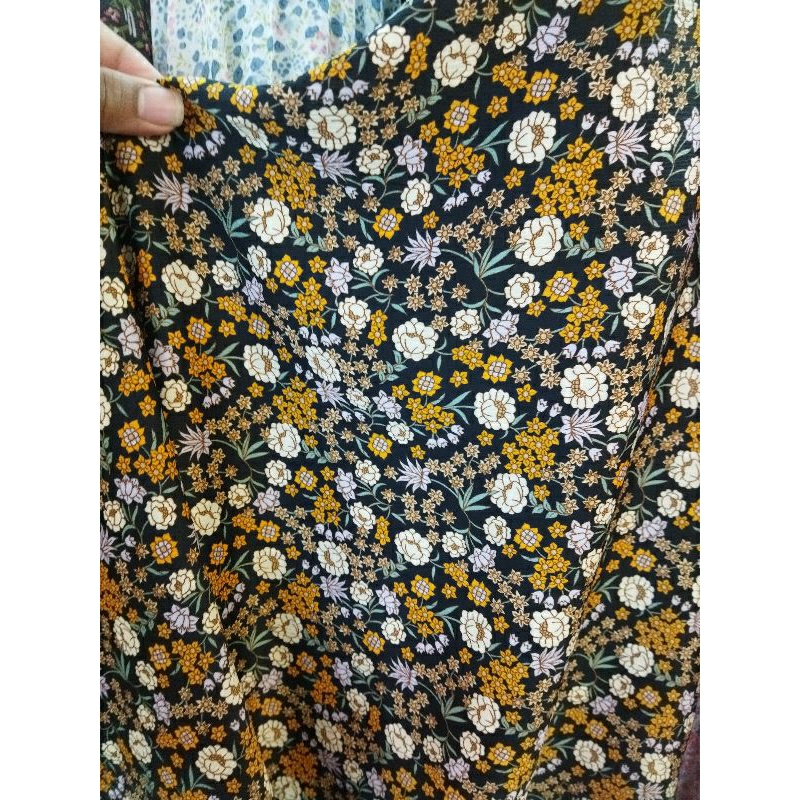 Kain/Bahan satin yoryu motif kembang