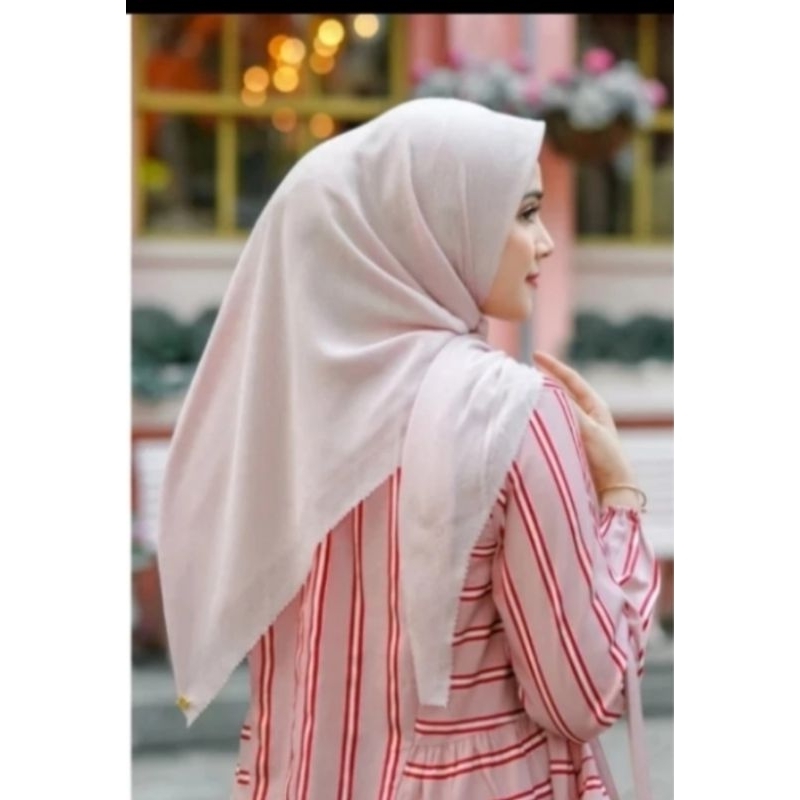 Buttonscarves Tapis Embossed Pale Pink