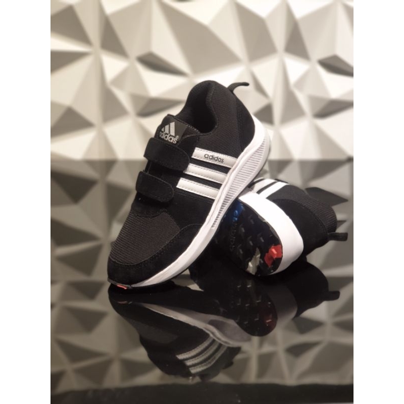 SEPATU HITAM ANAK ANAK / SEPATU SEKOLAH / ADIDAS KIDS / BUAT ANAK KELAS( 2 SD - 6 SD )