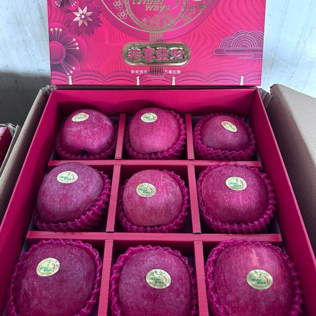 

APEL FUJI MERAH WIDER WAYS 9'' - GIFT BOX IMLEK