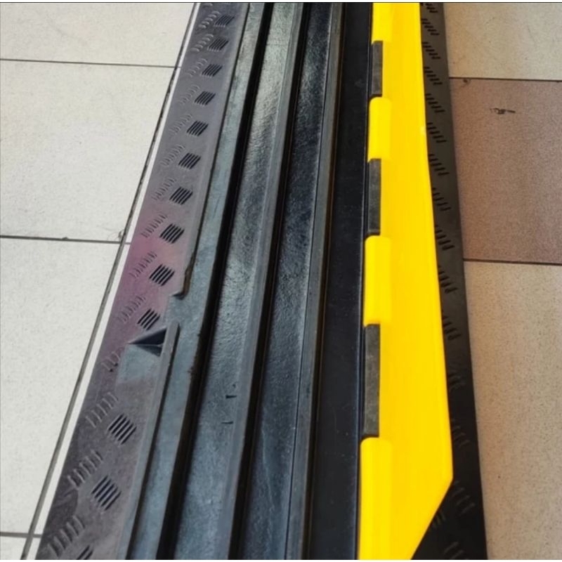 CABLE PROTECTOR 3 LINE / polisi tidur pelindung kabel