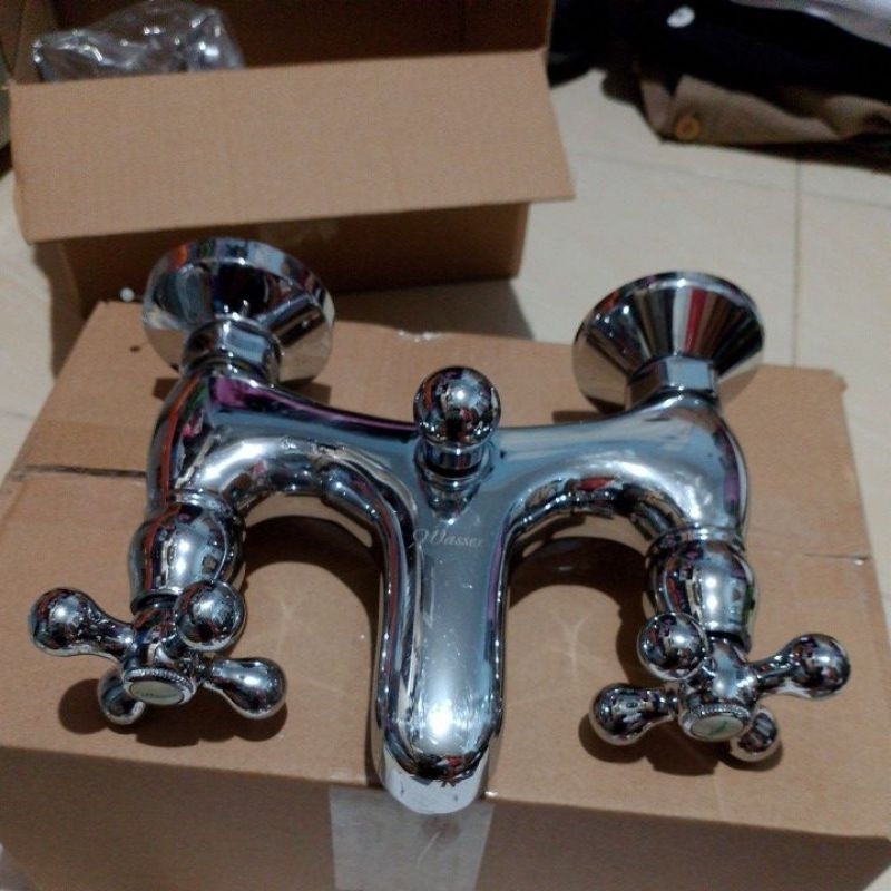 Kran Bath & Shower Panas Dingin Wasser Clasik