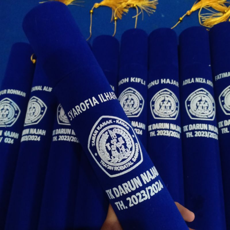 

TABUNG WISUDA CUSTOM NAMA SISWA