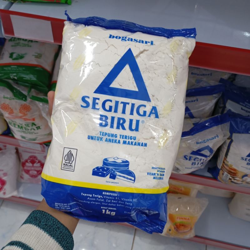 

Tepung Terigu Segitiga Biru 1Kg