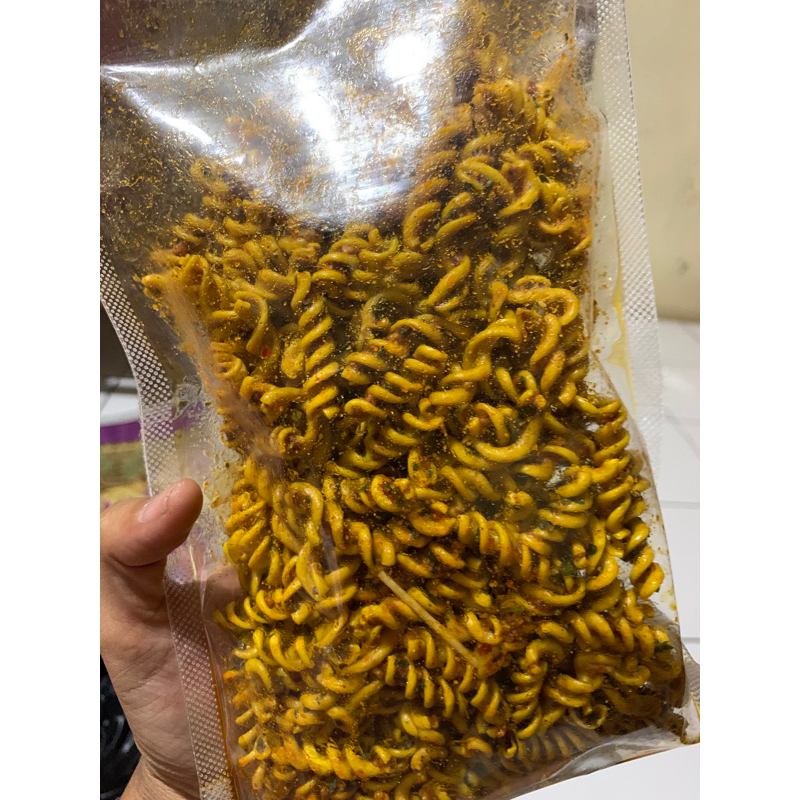 

makaroni spiral bawang pedas daun jeruk