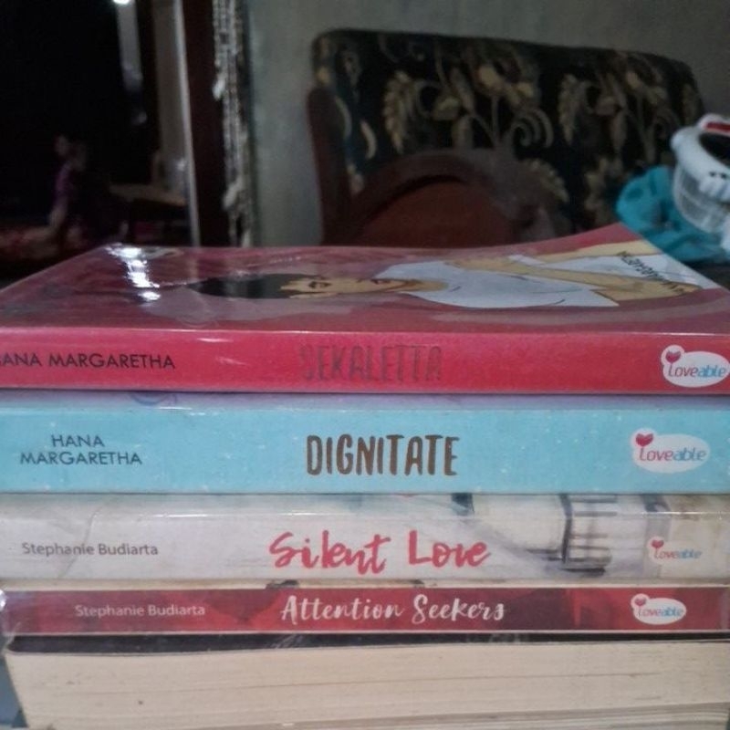 novel dignitate, sekaletta, silent love, attention seekers preloved