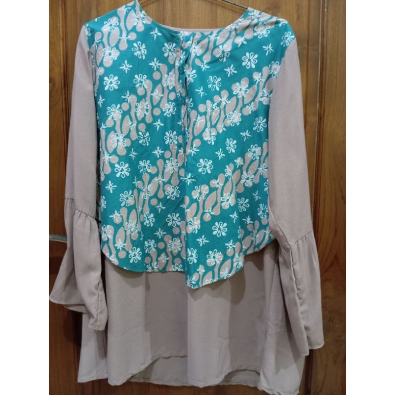 blus batik Fitting Room XXL