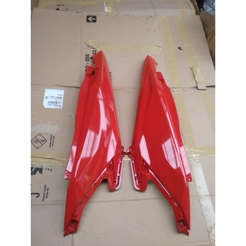 Cover RL body belakang samping kanan atau kiri vario led 125 150 old lama K59 Merah cabe Original
