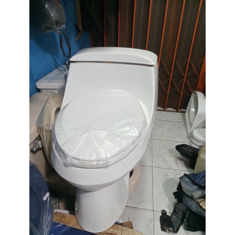 CLOSET DUDUK MEREK KOHLER