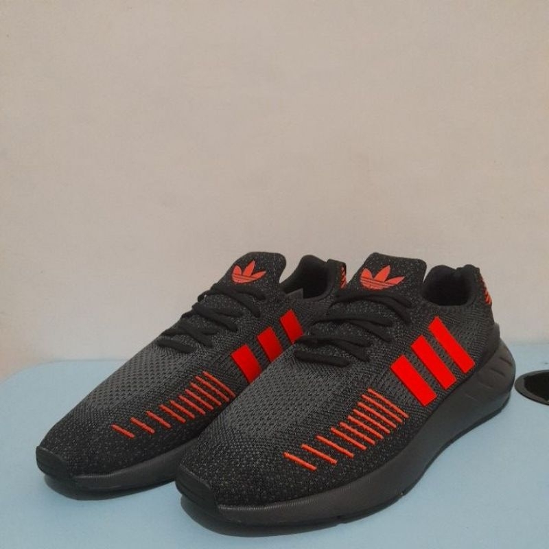 Sepatu original Adidas Swift Run 22 HP2825