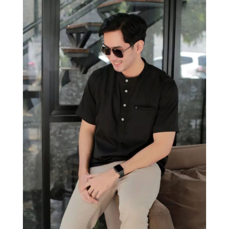 Baju Koko Pria Polos Lengan pendek