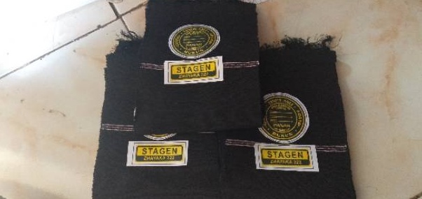 See Here idFf4F9 Stagen Hitam