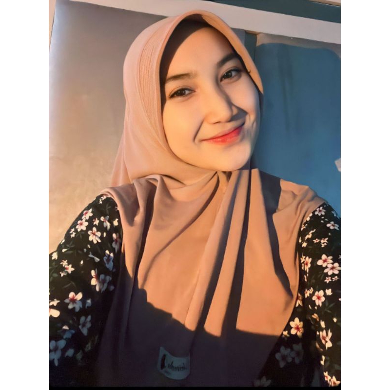 Dhinda Hijab-daily hijab instan size m (Jersey itu terbaik) by dhinda hijab