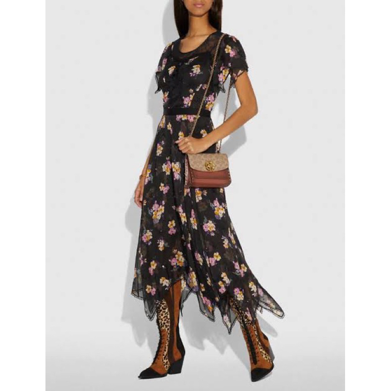 Tas Wanita Coach Parker 18 in signature kanvas with rivets