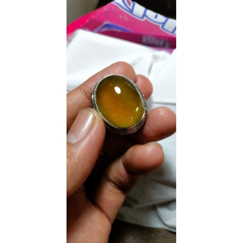 cincin batu idocrase solar kecoak