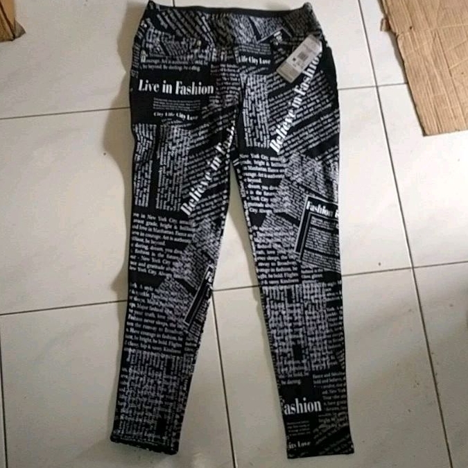 LUXE SLIM NYG JEGGING NEWSPAPER WOMAN -Legging