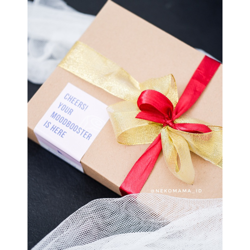 

CROMBOLONI HAMPERS- Ultah, imlek, wisuda dll