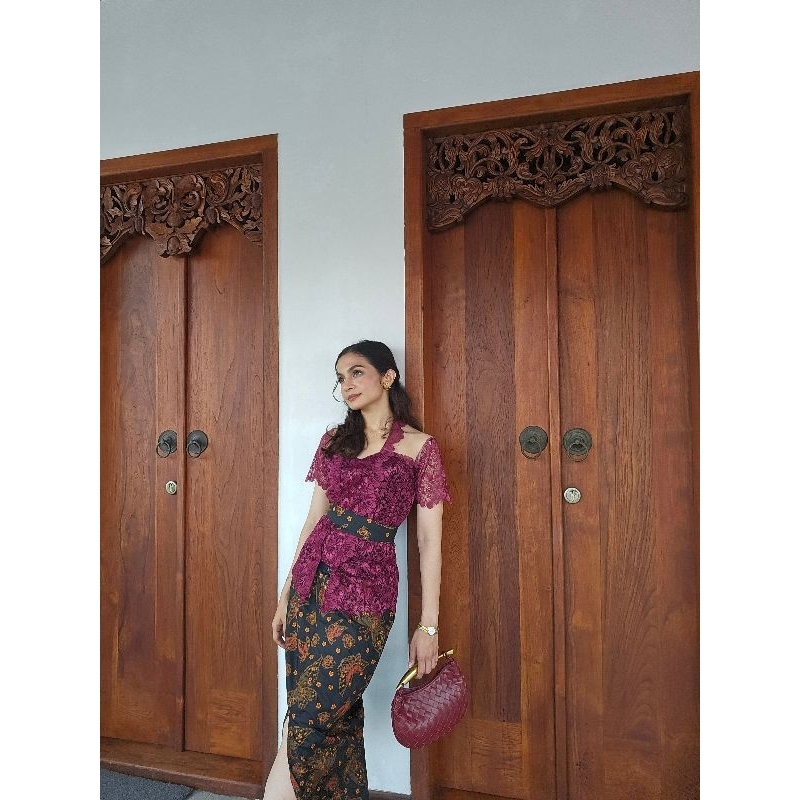 Setelan Kebaya Wisuda Modern Lengan Pendek Modifikasi Tasya