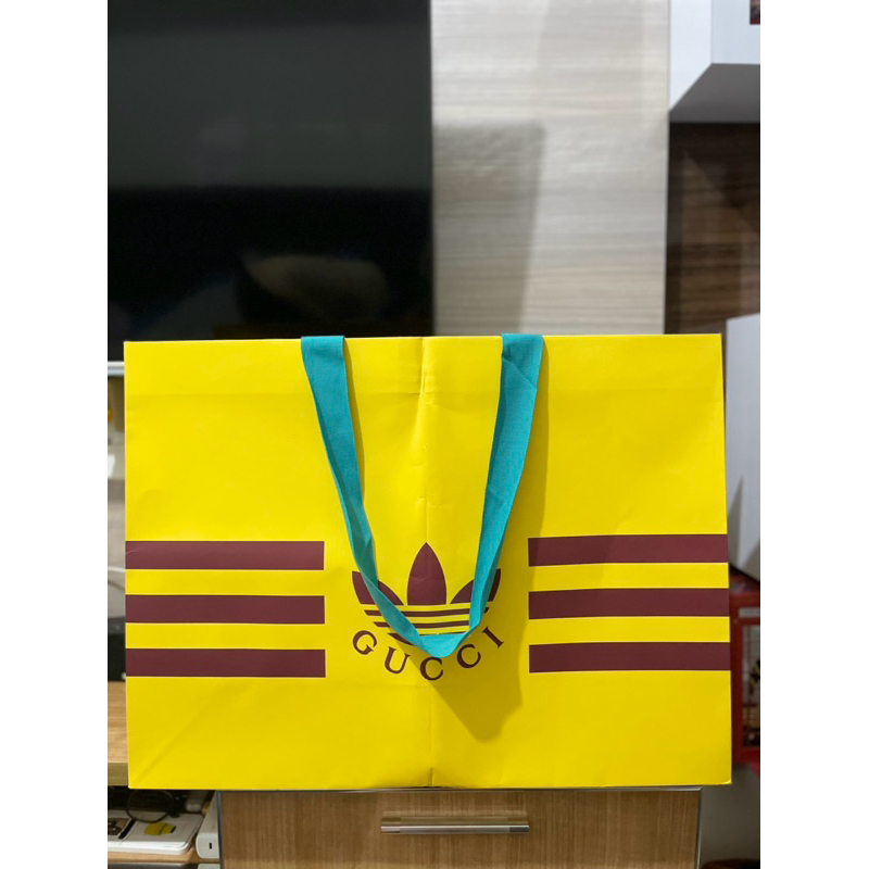 

Paperbag Gucci x Adidas Size Besar Jumbo 57.5 x 43 x 20 cm