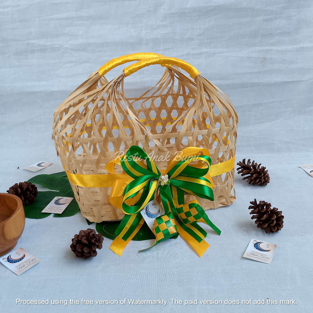 

(Ramadhan Series) Tas Besek Model Baru 25cm x 25cm Pita Ketupat | tas hampers | tas parcel | tas anyaman bambu | wadah buah | wadah makanan | wadah kue kering | wadah oleh-oleh | wadah parcel | wadah hampers | wadah sirup | wadah kue kaleng | tas
