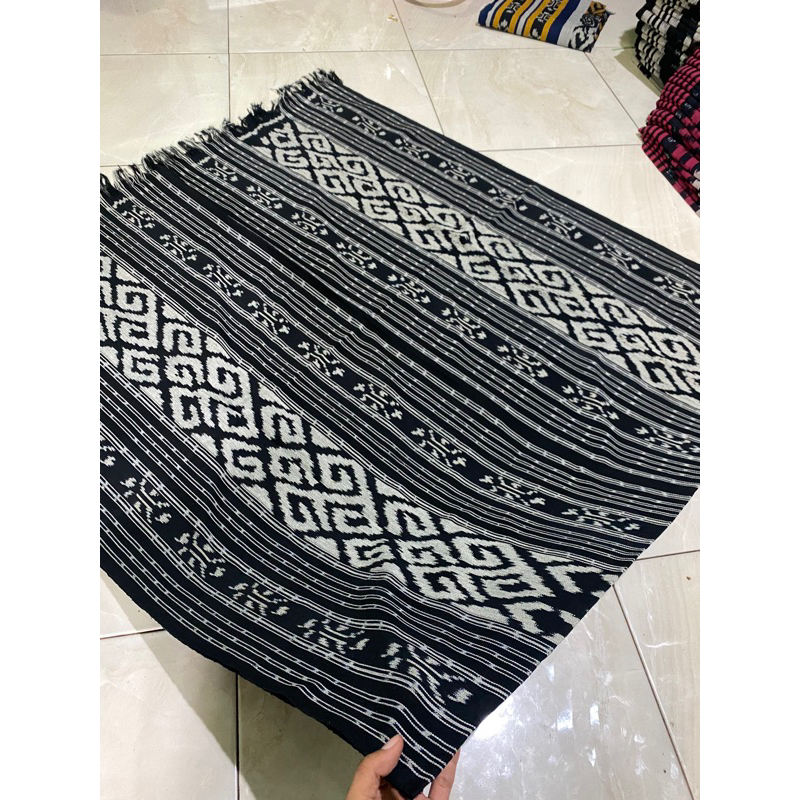 KAIN TENUN BLANKET HALUSAN HITAM PUTIH BEST SELLER - TENUN BLANKET JEPARA - TENUN JEPARA - TENUN TRO