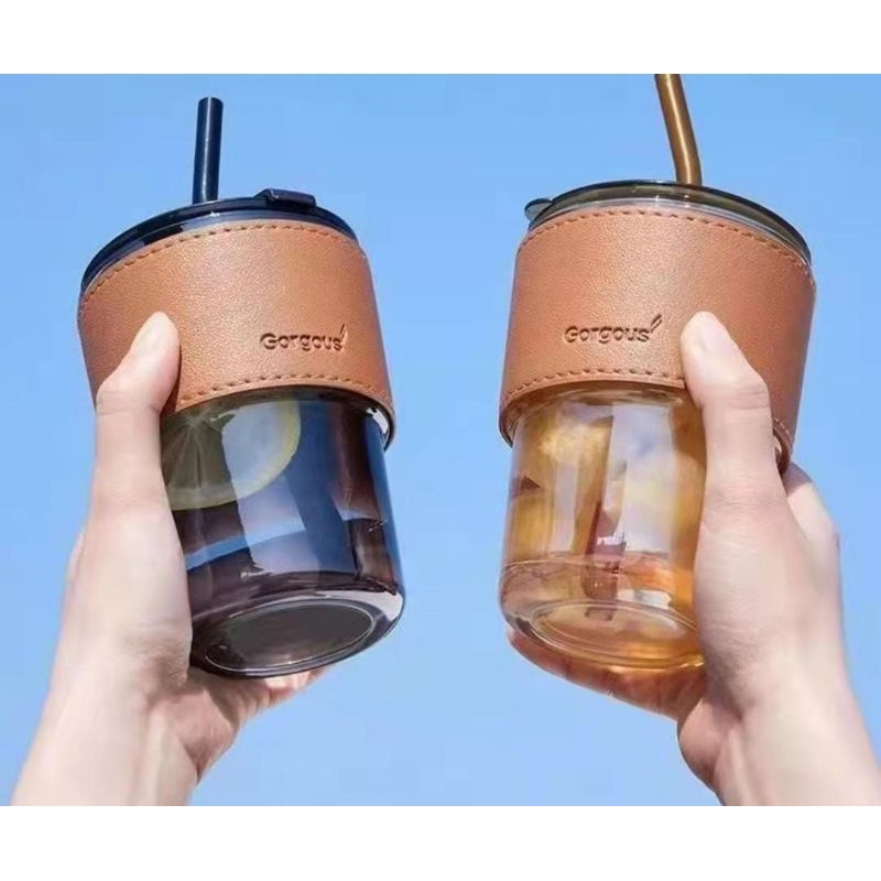 Tumbler kaca plus sedotan