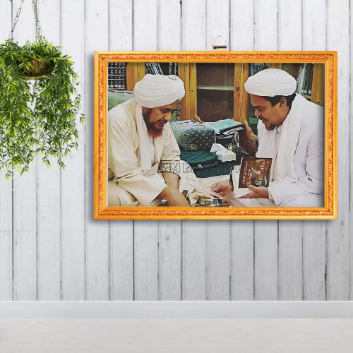 BINGKAI + FOTO AL HABIB UMAR DAN AL HABIB MUHAMMAD RIZIEQ HIASAN DINDING WALLDECOR POSTER KAYU PAJAN
