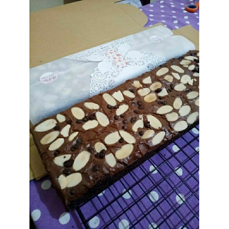 

Wisjman Fudgy Brownies Panggang 30x10 (bisa sekat)/tidak