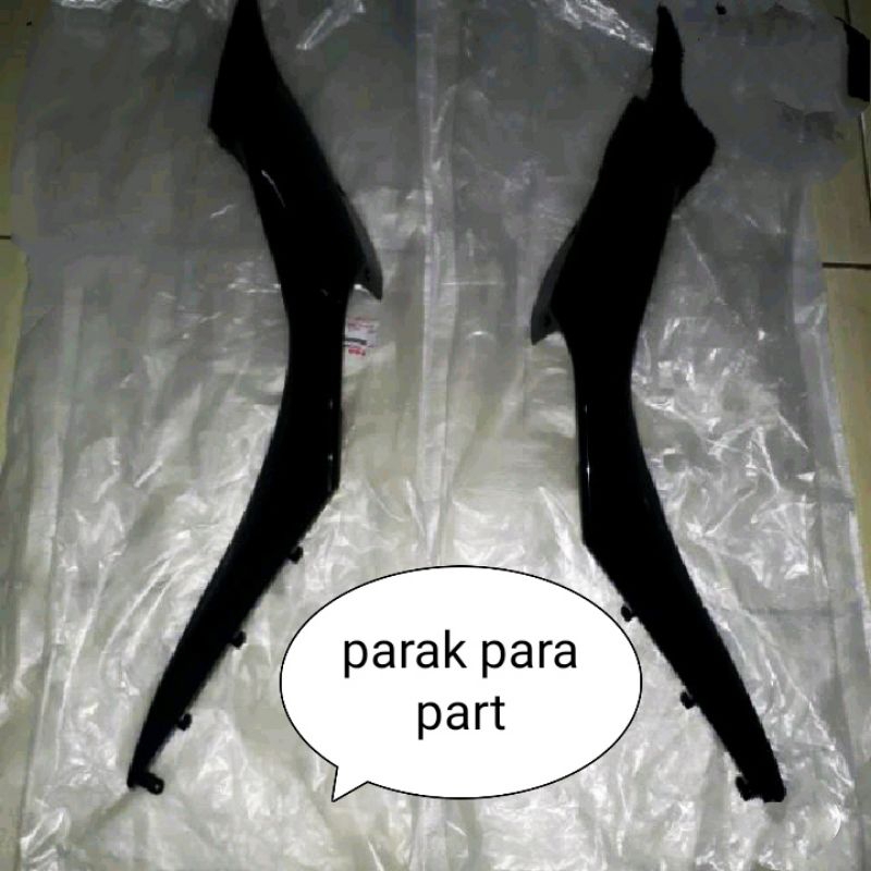 Cover Body Belakang Kiri Kanan Warna Hitam Glowsy Suzuki GSX 150 R S