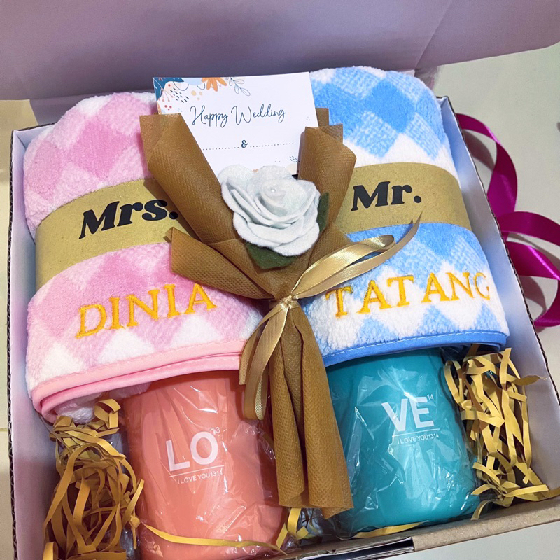 

Promo 7.7 Hampers pernikahan handuk motif bisa BORDIR NAMA dan cangkir couple ,kado