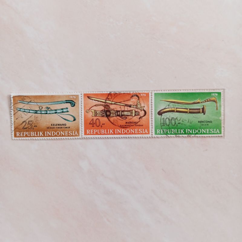 

(AB) Perangko Indonesia 1976 Kebudayaan Indonesia Set Lengkap 3pcs Used