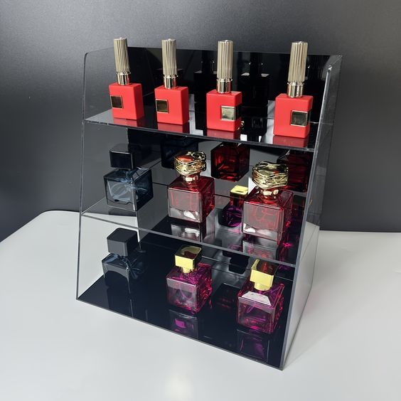 Display Parfum Akrilik 3 Tingkat