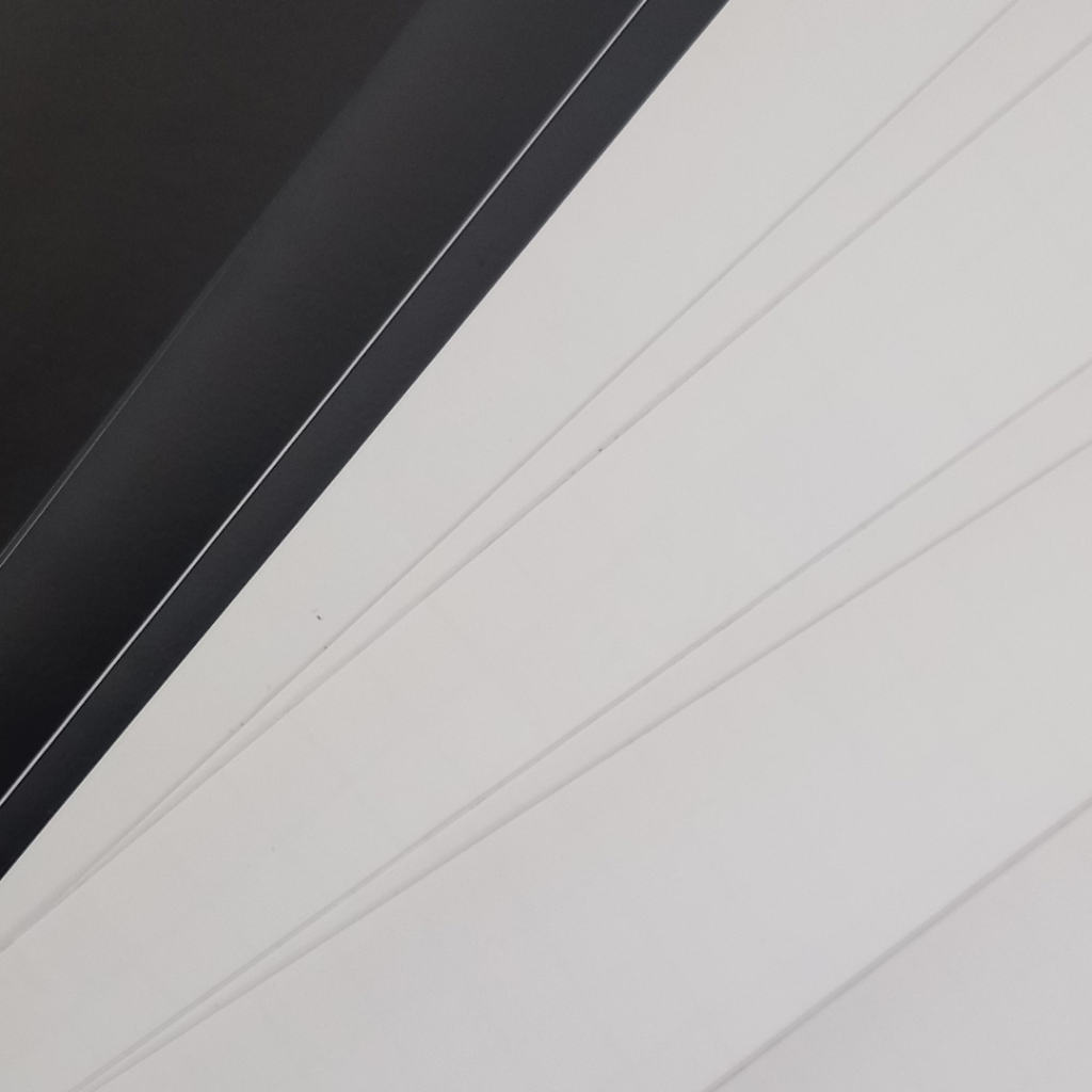 

Scotlight Stiker | F4 | Black, White