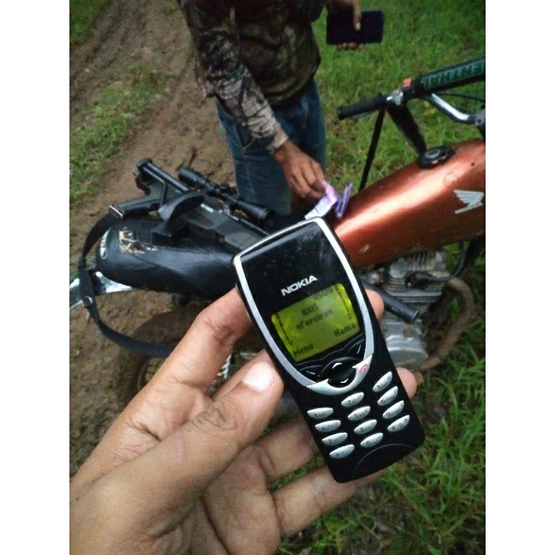 Nokia 8210