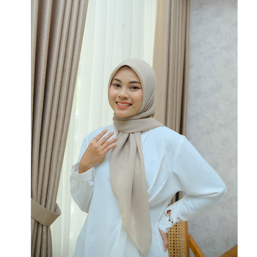 At Muflih - Vania Scarf | Hijab Segiempat Polos