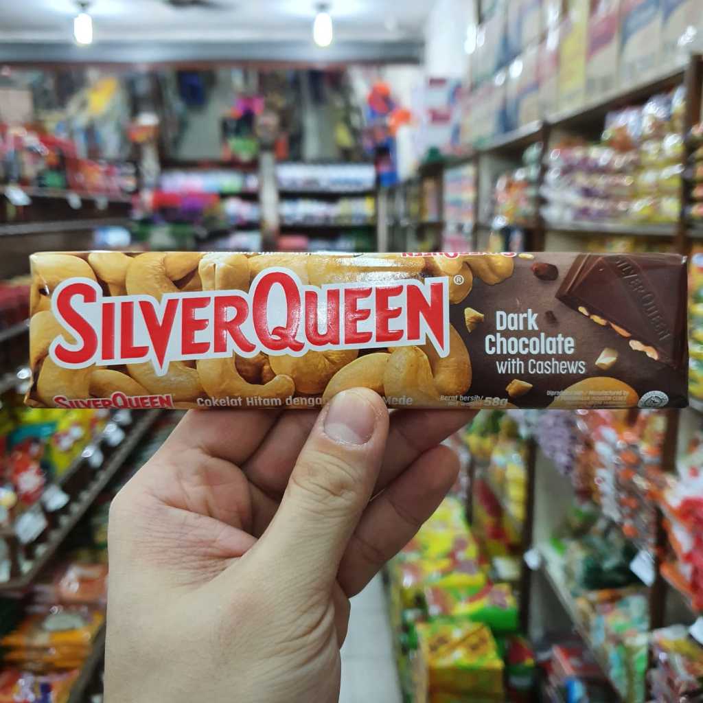 

COKELAT HITAM KACANG MEDE SILVERQUEEN DARK CHOCOLATE CASHEW 58 g