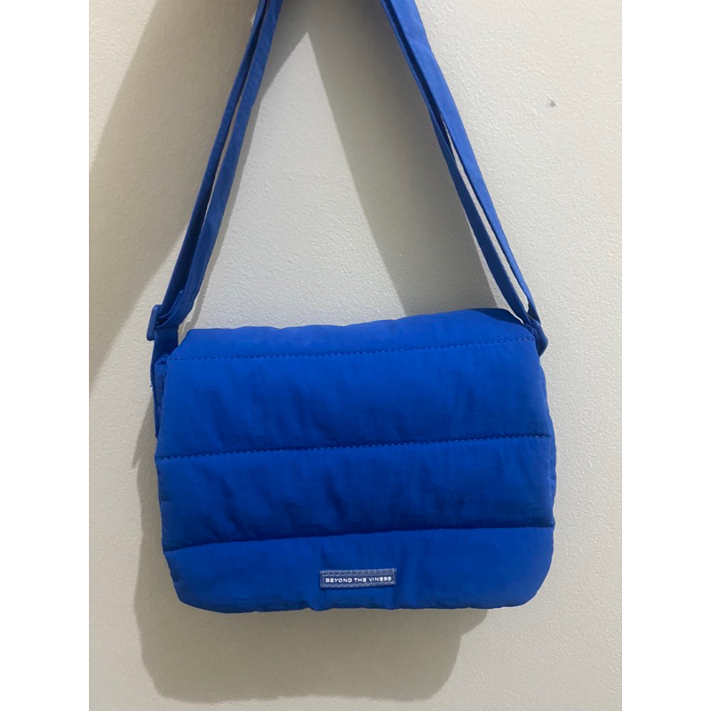 PRELOVED - BTV poofy bag cobalt blue