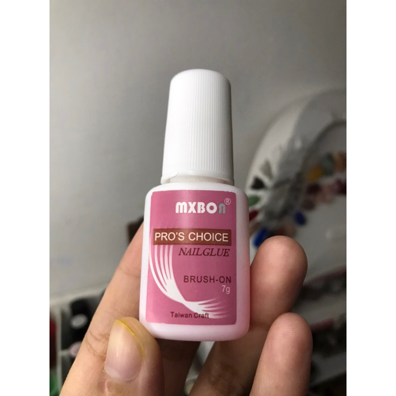 

LEM CAIR//untuk kuku palsu