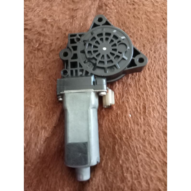 Dinamo power window hyundai H -1 kiri depan