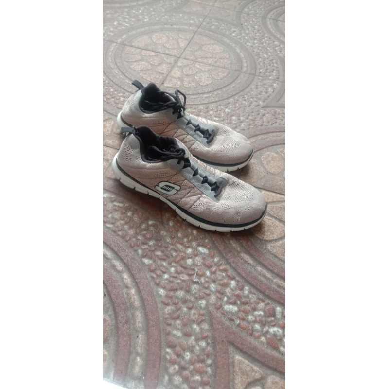 sepatu skechers/Second