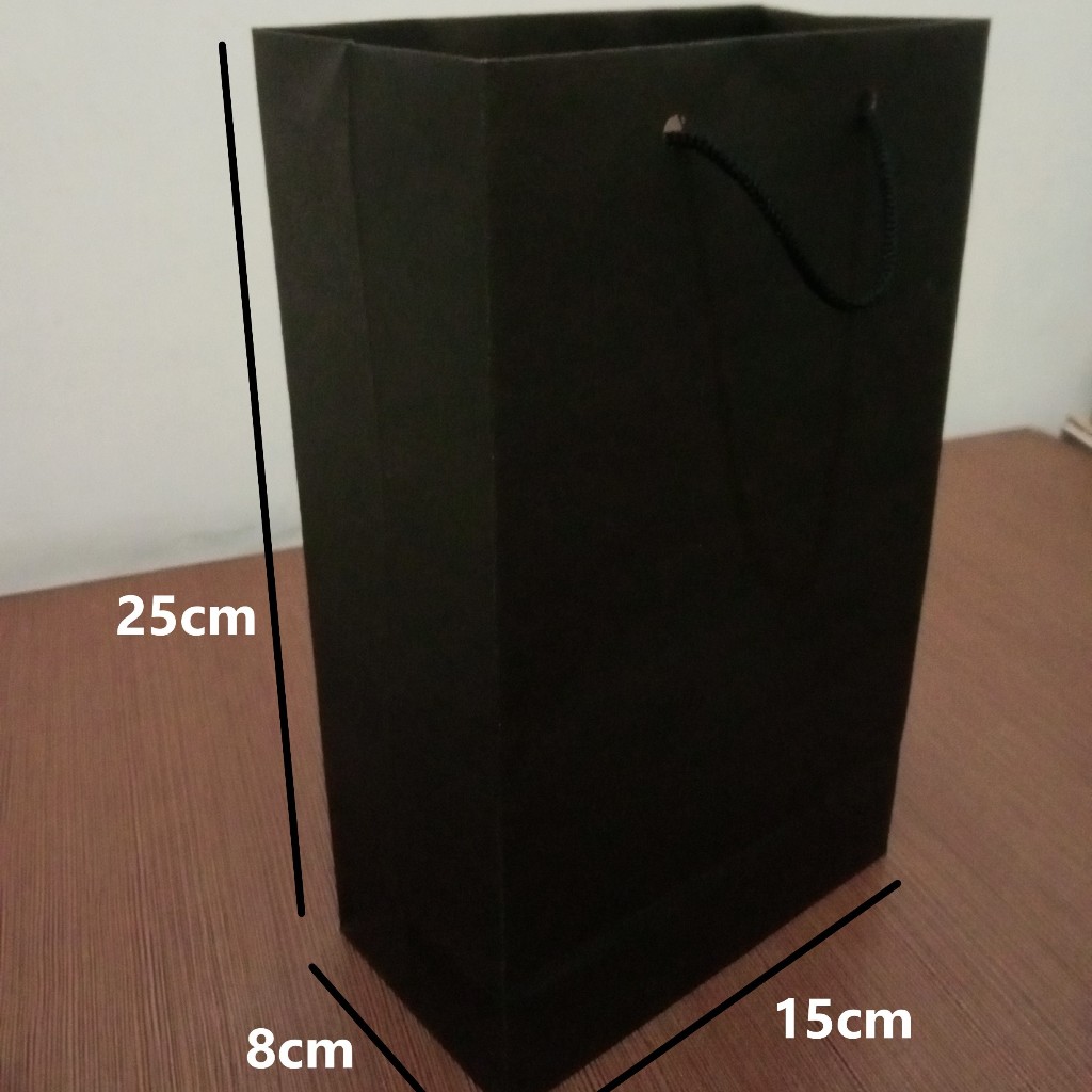 

paper bag polos Hitam tali Hitam size 15 x 8 x 25 (P x L x T) tas kertas MURAH